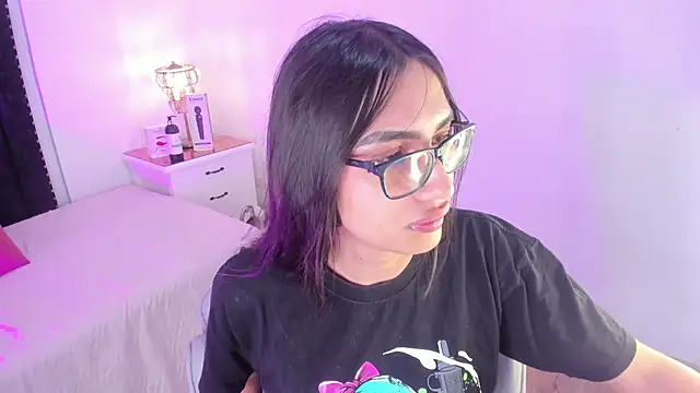 Snapshot of cherrylady_02 chatting on October 17, 2025, 12:07 pm cherrylady 02 online show from October 17, 2025, 12:07 pm