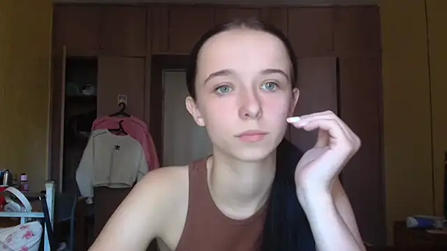 Emilia Light online show from October 5, 2025, 7:32 am