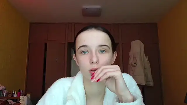 Emilia Light online show from February 19, 2026, 8:00 am