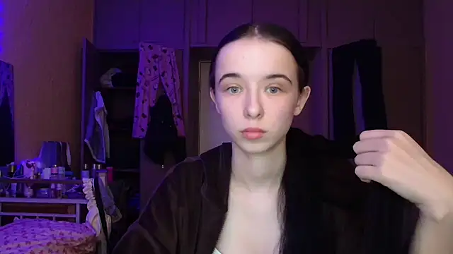 Emilia Light online show from March 14, 2026, 1:28 pm