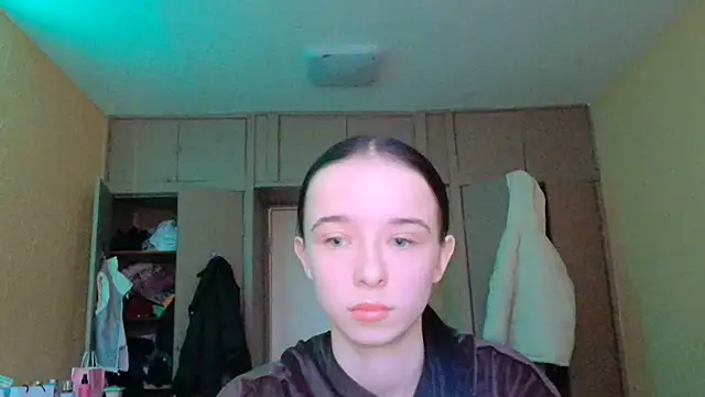 Emilia Light online show from March 5, 2026, 7:27 am