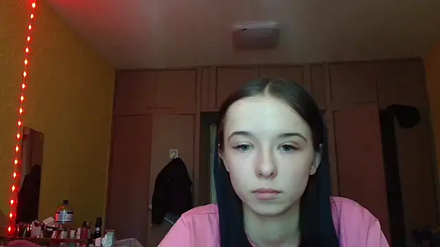 Emilia Light online show from May 8, 2026, 9:24 am