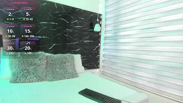 ZOE LE online show from November 6, 2025, 11:36 am