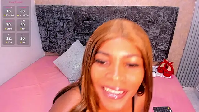 Layla lell online show from October 11, 2025, 2:56 am