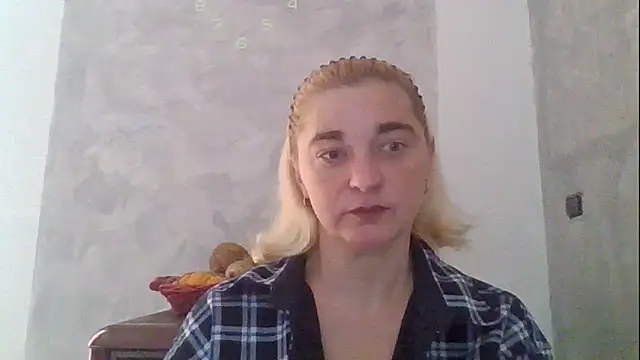 Snapshot of GoldenAngelMilf chatting on February 3, 2026, 12:21 pm GoldenAngelMilf online show from February 3, 2026, 12:21 pm