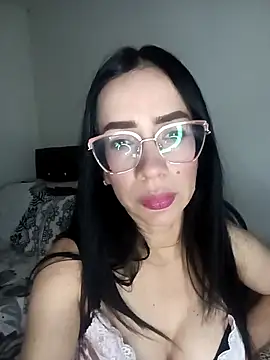 Snapshot of YaraDuartee chatting on April 7, 2026, 1:29 am YaraDuartee online show from April 7, 2026, 1:29 am