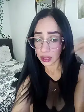 Snapshot of YaraDuartee chatting on March 6, 2026, 11:33 pm YaraDuartee online show from March 6, 2026, 11:33 pm