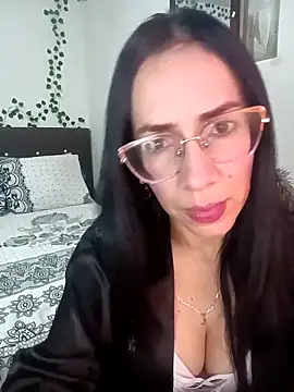Snapshot of YaraDuartee chatting on March 6, 2026, 12:05 am YaraDuartee online show from March 6, 2026, 12:05 am
