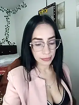 YaraDuartee online show from February 9, 2026, 11:47 pm