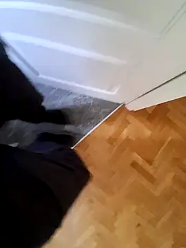 simoghisle87 online show from October 8, 2025, 3:13 pm