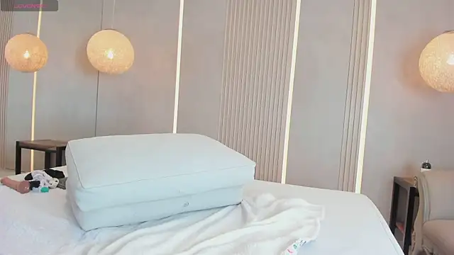 beca winn online show from November 8, 2025, 7:28 pm