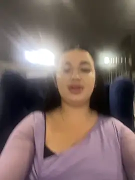Snapshot of LoveMiQueen1 chatting on October 3, 2025, 6:20 pm LoveMiQueen1 online show from October 3, 2025, 6:20 pm