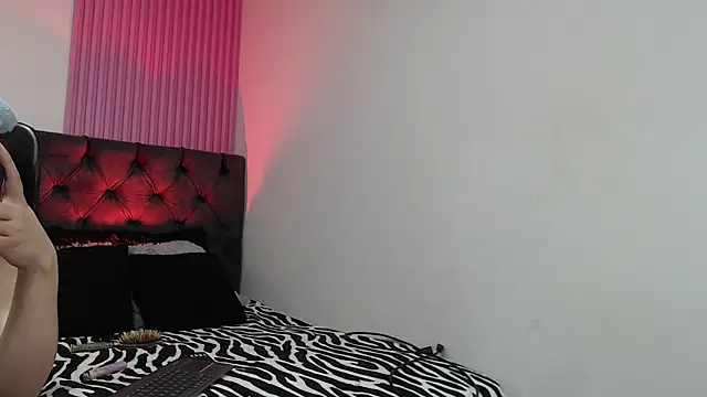 Snapshot of iam_kinky chatting on October 27, 2025, 2:07 pm iam kinky online show from October 27, 2025, 2:07 pm