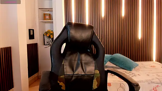 Violet Anders online show from October 22, 2025, 8:19 pm