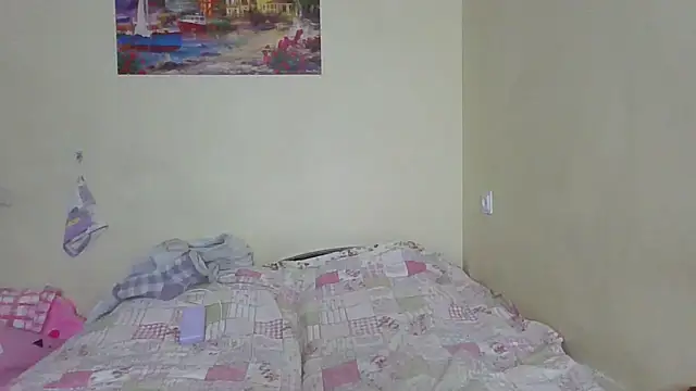 QueenMomyS online show from April 13, 2026, 7:40 pm