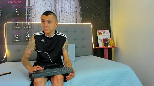 Snapshot of CharlotteAndSimon chatting on March 1, 2026, 1:55 pm CharlotteAndSimon online show from March 1, 2026, 1:55 pm