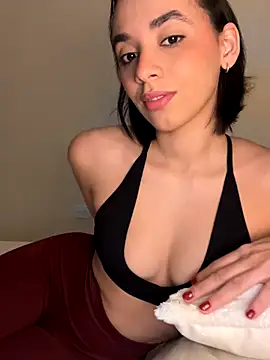 Capricho 01 online show from October 27, 2025, 12:39 pm