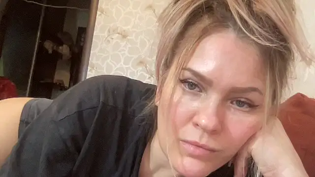 Snapshot of Milysoren chatting on February 28, 2026, 2:17 pm Milysoren online show from February 28, 2026, 2:17 pm