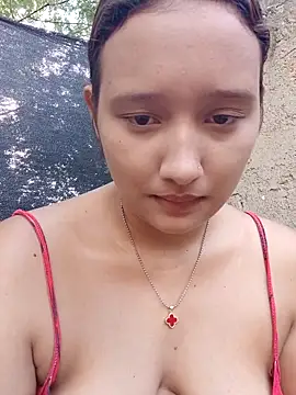 Snapshot of young_dairy01 chatting on November 6, 2025, 12:20 pm young dairy01 online show from November 6, 2025, 12:20 pm