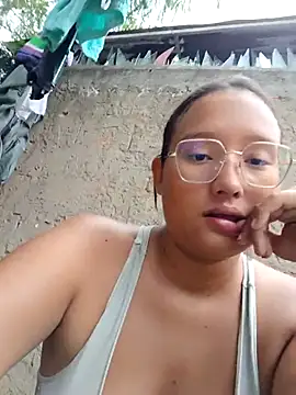 Snapshot of young_dairy01 chatting on November 25, 2025, 11:43 am young dairy01 online show from November 25, 2025, 11:43 am