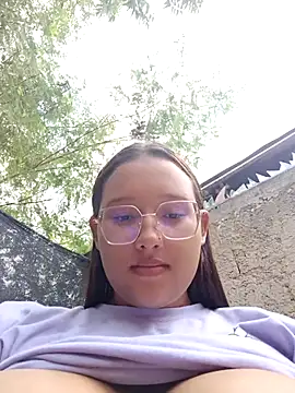 Snapshot of young_dairy01 chatting on November 14, 2025, 12:20 pm young dairy01 online show from November 14, 2025, 12:20 pm