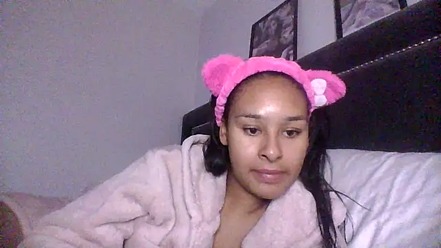 Snapshot of ElviraRose chatting on October 14, 2025, 5:02 pm ElviraRose online show from October 14, 2025, 5:02 pm