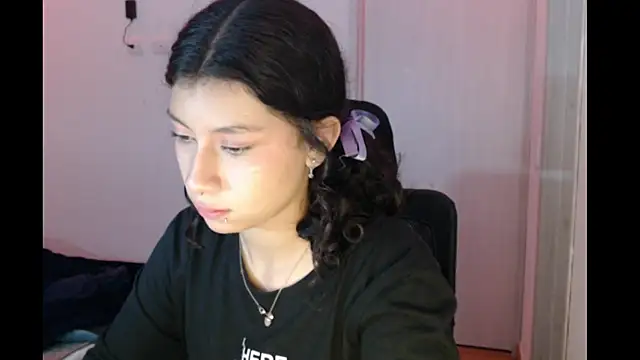 Ivonnybonn online show from November 14, 2025, 10:41 am