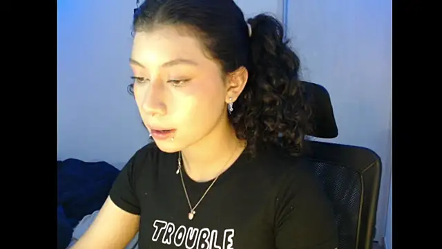 Ivonnybonn online show from November 8, 2025, 4:49 am