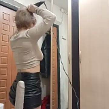 Conny Shellie online show from April 18, 2026, 4:37 am