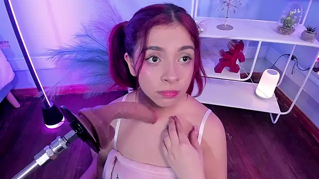 Snapshot of KathiaSaenz_ chatting on October 10, 2025, 4:02 am KathiaSaenz  online show from October 10, 2025, 4:02 am