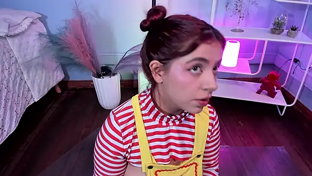 Snapshot of KathiaSaenz_ chatting on October 2, 2025, 3:54 am KathiaSaenz  online show from October 2, 2025, 3:54 am