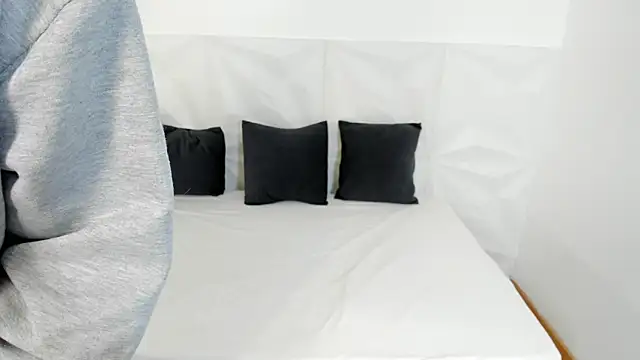 ivy aoki online show from December 18, 2025, 9:51 pm