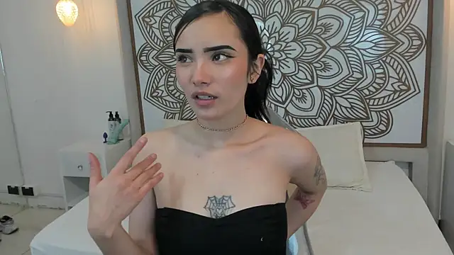 Snapshot of Daphne_Nicolle chatting on October 7, 2025, 1:23 pm Daphne Nicolle online show from October 7, 2025, 1:23 pm