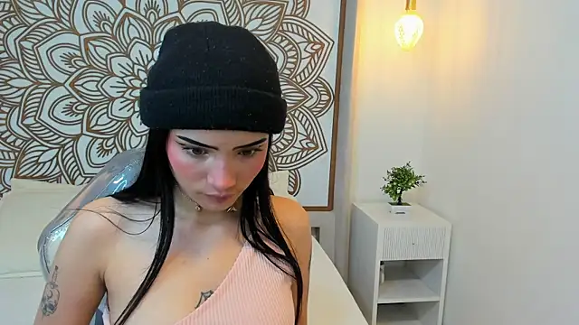 Snapshot of Daphne_Nicolle chatting on October 10, 2025, 8:53 pm Daphne Nicolle online show from October 10, 2025, 8:53 pm
