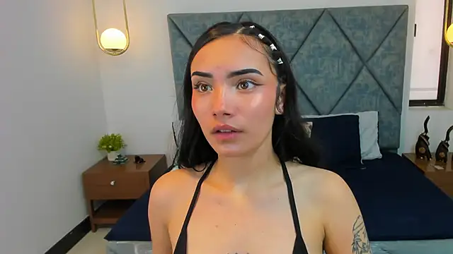 Snapshot of Daphne_Nicolle chatting on September 30, 2025, 2:23 pm Daphne Nicolle online show from September 30, 2025, 2:23 pm