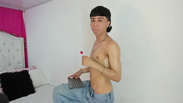 XaanderGrey online show from November 12, 2025, 7:18 pm