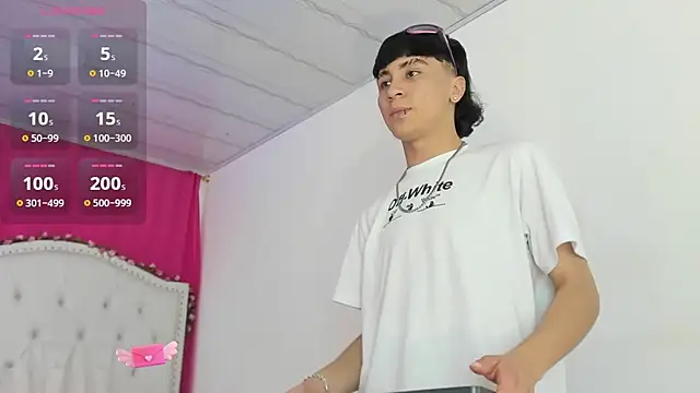 XaanderGrey online show from November 18, 2025, 7:50 pm