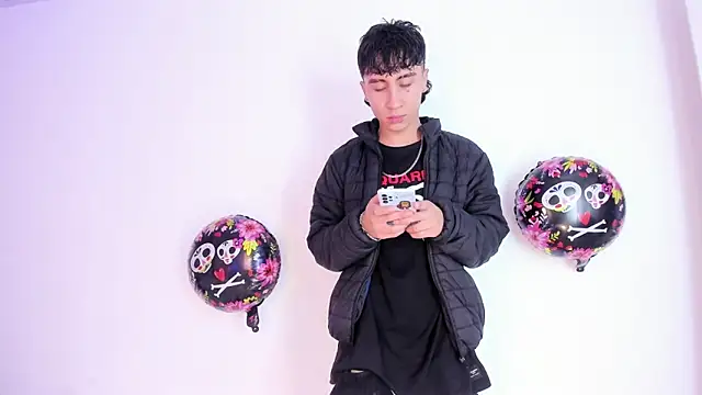 XaanderGrey online show from October 8, 2025, 7:14 pm