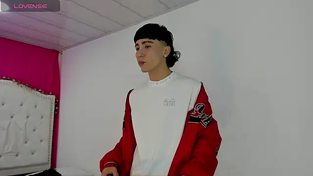 XaanderGrey online show from November 29, 2025, 7:47 pm