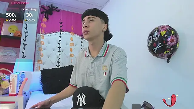 XaanderGrey online show from November 3, 2025, 7:28 pm