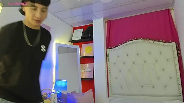 XaanderGrey online show from November 25, 2025, 7:36 pm