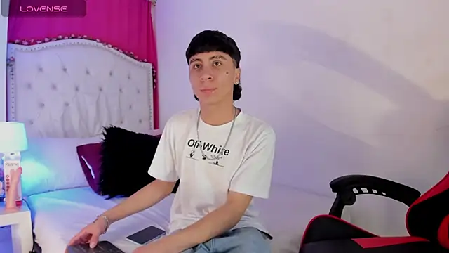 XaanderGrey online show from November 5, 2025, 7:39 pm