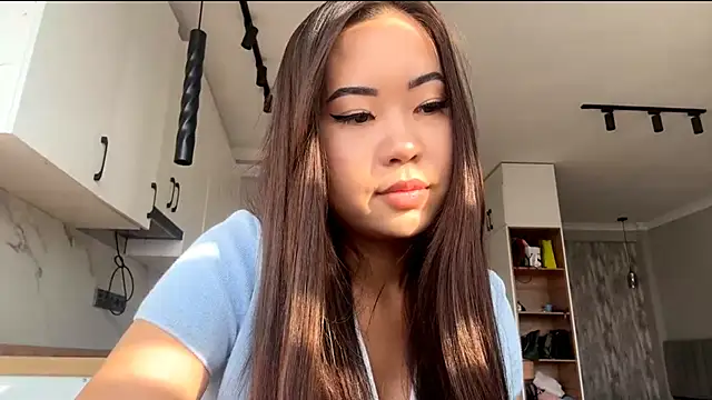 Snapshot of Ur_neighbor_Kira chatting on October 24, 2025, 9:19 am Ur neighbor Kira online show from October 24, 2025, 9:19 am