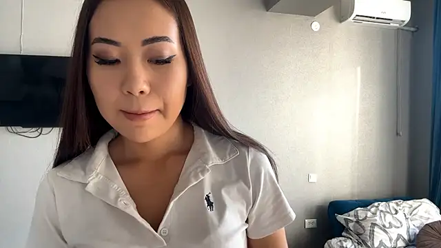 Snapshot of Ur_neighbor_Kira chatting on November 26, 2025, 8:03 am Ur neighbor Kira online show from November 26, 2025, 8:03 am