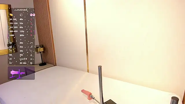 Snapshot of EmmiHops chatting on November 25, 2025, 1:11 pm EmmiHops online show from November 25, 2025, 1:11 pm