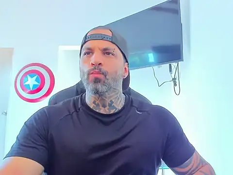 JoshRigby online show from November 7, 2025, 8:24 pm