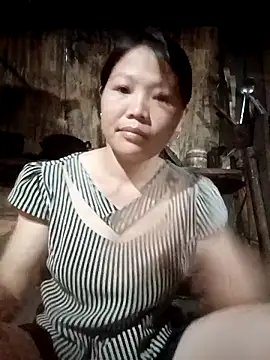 bree-zz online show from April 4, 2026, 11:00 pm