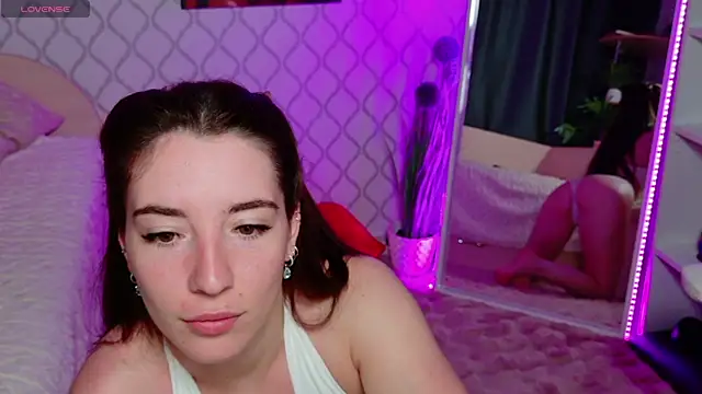 Snapshot of Curious_Lily chatting on June 15, 2026, 1:06 am Curious Lily online show from June 15, 2026, 1:06 am