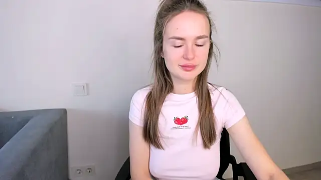 LilMary  online show from March 13, 2026, 7:13 am