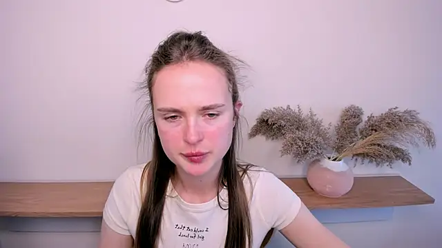 LilMary  online show from April 21, 2026, 8:32 am